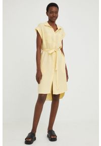 Answear Lab sukienka z lnem kolor żółty mini prosta. Okazja: na co dzień. Kolor: żółty. Materiał: len. Długość rękawa: krótki rękaw. Typ sukienki: proste. Styl: wakacyjny. Długość: mini #2
