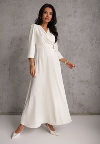 Renee - Jasnobeżowa Elegancka Sukienka o Kopertowym Kroju Zdobiona Aplikacją w Talii Zilendra. Kolor: beżowy. Wzór: aplikacja. Typ sukienki: kopertowe. Styl: elegancki #5