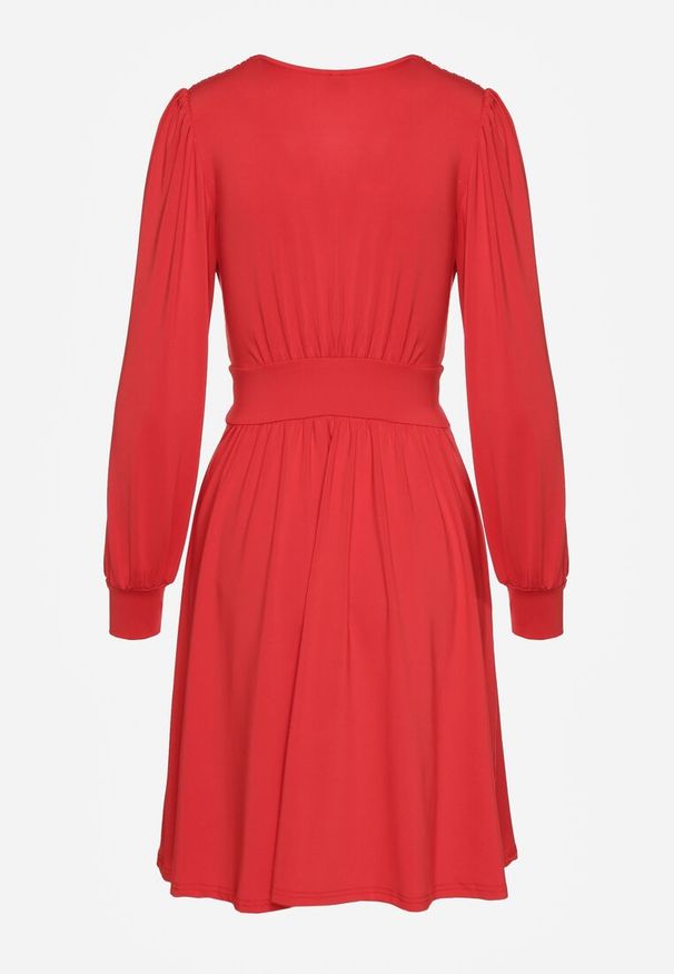 Renee - Czerwona Sukienka z Wiskozą o Rozkloszowanym Kroju Selaitea. Okazja: na randkę. Typ kołnierza: dekolt w serek. Kolor: czerwony. Materiał: wiskoza. Styl: elegancki