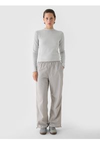 4f - 4F Longsleeve slim z prążkowanej dzianiny z modalem damski - szary XS. Okazja: na co dzień. Typ kołnierza: kołnierzyk stójkowy. Kolor: szary. Materiał: dzianina, prążkowany. Długość rękawa: długi rękaw. Długość: długie. Wzór: prążki. Styl: sportowy, casual