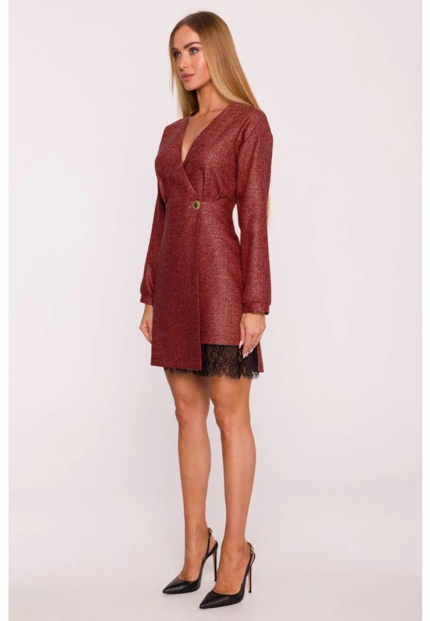 MOE - Elegancka sukienka tweedowa trapezowa kopertowa bordowa. Okazja: do pracy. Typ kołnierza: dekolt kopertowy. Kolor: czarny, różowy, czerwony. Materiał: koronka. Wzór: koronka. Typ sukienki: kopertowe, trapezowe. Styl: elegancki