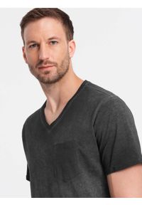 Ombre Clothing - Męski t-shirt V-neck o pręgowanej strukturze z kieszonką – czarny V6 OM-TSCT-22SS-002 - XL. Okazja: na co dzień. Kolor: czarny. Materiał: bawełna, materiał. Wzór: aplikacja, melanż. Styl: klasyczny, elegancki, vintage, casual #6