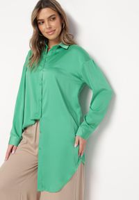 Born2be - Zielona Koszula na Guziki o Przedłużonym Kroju Alephio. Kolor: zielony. Materiał: materiał. Długość: długie. Styl: elegancki #7