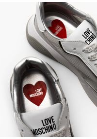 Love Moschino - Sneakersy damskie LOVE MOSCHINO JA15875G0GIQB-01A. Okazja: na co dzień, na spacer, do pracy. Kolor: biały. Sport: turystyka piesza