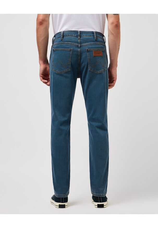 Wrangler - WRANGELR LARSTON MĘSKIE SPODNIE JEANSOWE JEANSY DŻINSY STORMY WASH 112360394 W18S017437