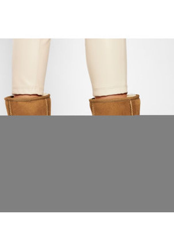 Ugg Śniegowce W Classic Short II 1016223 Brązowy. Kolor: brązowy. Materiał: skóra