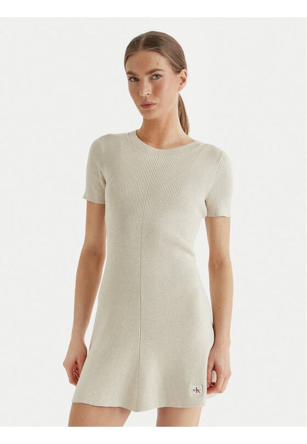 Calvin Klein Jeans Sukienka dzianinowa LV047F325G Beżowy Slim Fit. Kolor: beżowy. Materiał: bawełna