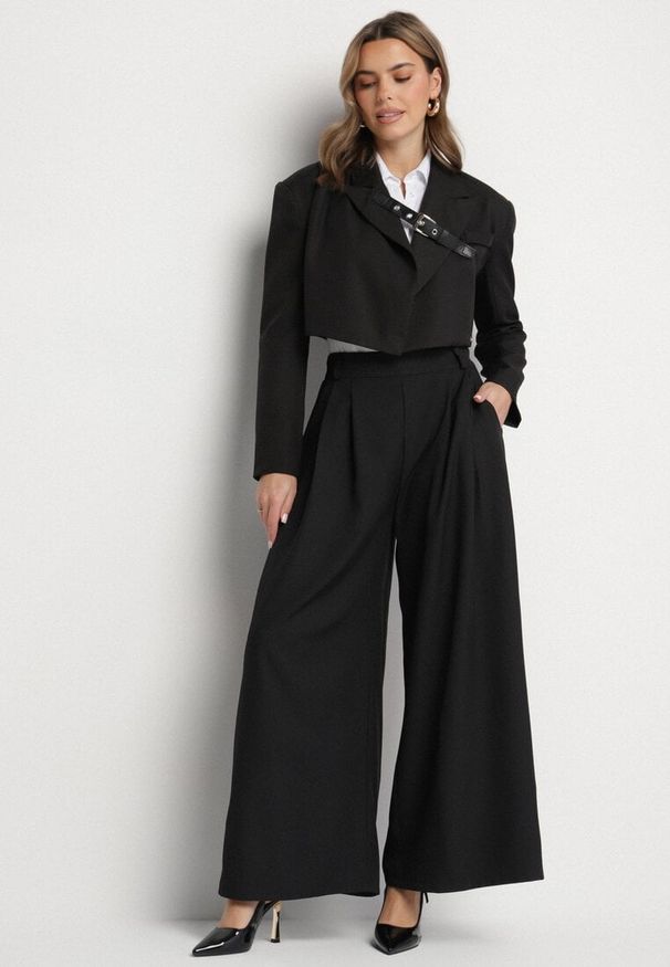 Born2be - Czarne Spodnie o Fasonie Palazzo z Wsuwanymi Kieszeniami Adivena. Okazja: na co dzień. Stan: podwyższony. Kolor: czarny. Materiał: jedwab. Długość: długie. Styl: casual, elegancki