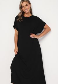 Born2be - Czarna Sukienka Wiskozowa o Pudełkowym Kroju z Rozcięciem Vimerina. Typ kołnierza: dekolt w łódkę. Kolor: czarny. Materiał: wiskoza #5