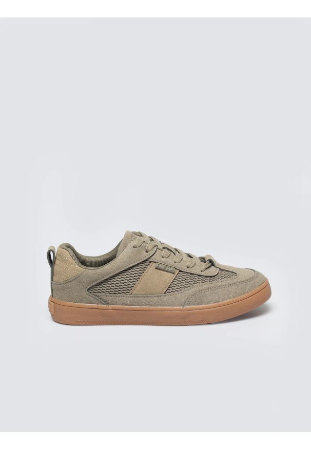 Big-Star - Sneakersy damskie khaki TT274761 303. Nosek buta: okrągły. Zapięcie: sznurówki. Kolor: zielony. Materiał: guma, syntetyk, materiał. Szerokość cholewki: normalna