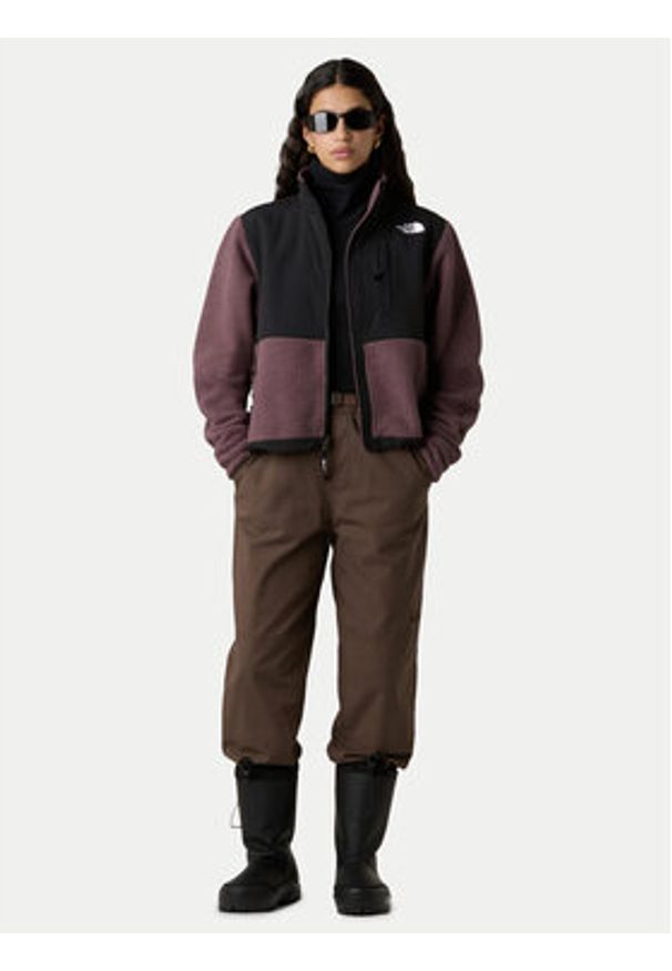 The North Face Polar Retro Denali NF0A88YR Fioletowy Regular Fit. Kolor: fioletowy. Materiał: syntetyk. Styl: retro