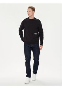 Calvin Klein Bluza Off Placement K10K113095 Czarny Regular Fit. Kolor: czarny. Materiał: bawełna #3