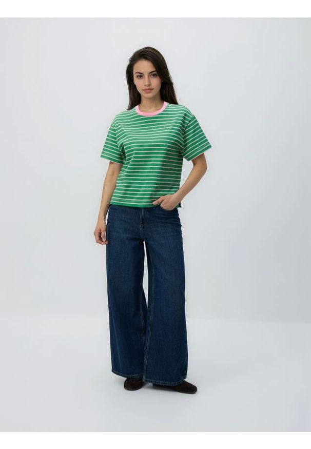 Reserved - Bawełniany t-shirt w paski - zielony. Kolor: zielony. Materiał: bawełna. Wzór: paski