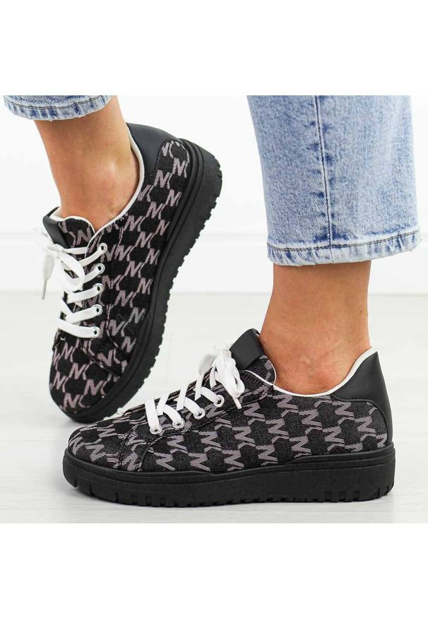 Czarne sportowe buty damskie McBraun 23362. Kolor: czarny. Materiał: tkanina. Szerokość cholewki: normalna. Wzór: kolorowy. Sezon: wiosna, lato. Obcas: na platformie. Sport: turystyka piesza, fitness