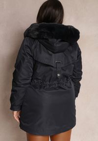 Renee - Granatowa Kurtka Parka Nylonowa Mivo. Okazja: na co dzień. Kolekcja: plus size. Kolor: niebieski. Materiał: nylon. Sezon: zima. Styl: klasyczny, casual, elegancki, wizytowy