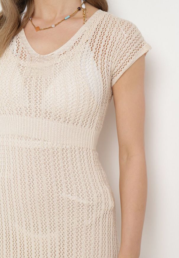 Born2be - Jasnobeżowa Ażurowa Sukienka z Krótkim Rękawem i Halką Zeliana. Kolor: beżowy. Materiał: jeans. Długość rękawa: krótki rękaw. Wzór: ażurowy. Styl: wizytowy, elegancki