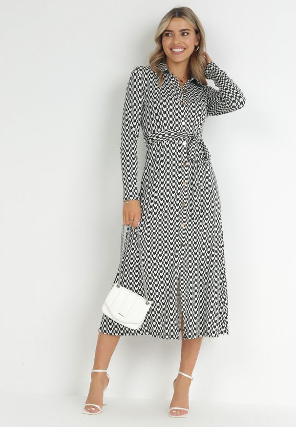 Born2be - Czarna Sukienka Rozkloszowana Długa Def. Kolor: czarny. Materiał: materiał, dzianina. Wzór: geometria. Typ sukienki: dopasowane, koszulowe. Styl: klasyczny. Długość: maxi