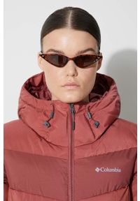 columbia - Columbia kurtka Abbott Peak damska kolor bordowy gore-tex. Kolor: czerwony. Materiał: materiał, puch, syntetyk, skóra, tkanina. Długość: długie. Wzór: ze splotem. Sezon: zima #4
