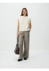 Reserved - Spodnie z szeroką nogawką - jasnoszary. Kolor: szary. Materiał: tkanina, wiskoza