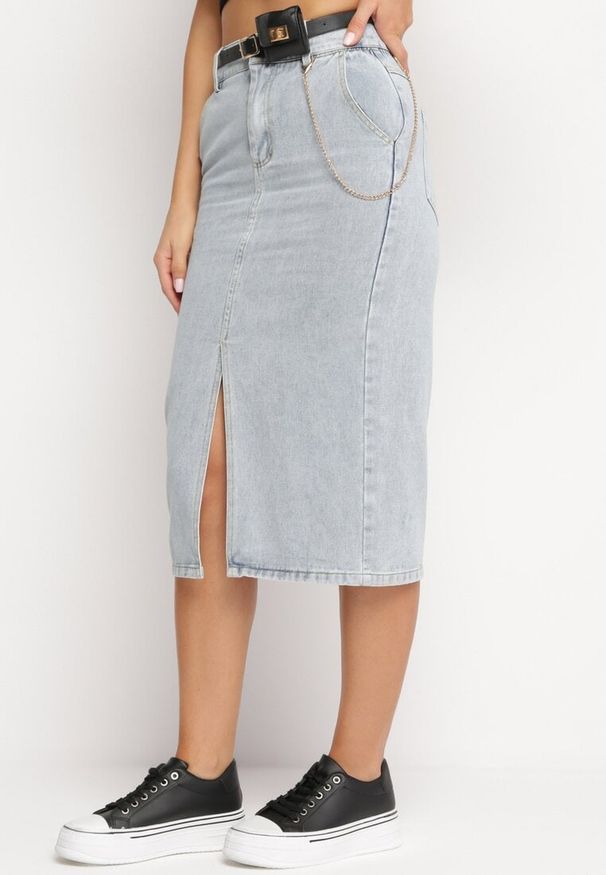 Born2be - Jasnoniebieska Spódnica Jeansowa o Ołówkowym Fasonie z Paskiem w Komplecie Sillae. Kolor: niebieski. Materiał: jeans