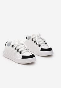 Born2be - Biało-Czarne Sneakersy Wonaria. Nosek buta: okrągły. Kolor: biały. Materiał: skóra ekologiczna, zamsz. Szerokość cholewki: normalna. Obcas: na płaskiej podeszwie #6