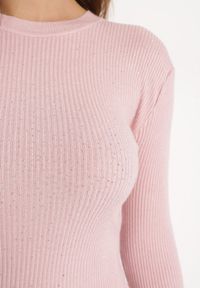 Born2be - Jasnoróżowy Sweter Prążkowany z Cyrkoniami Romivra. Okazja: na co dzień. Kolor: różowy. Materiał: prążkowany. Długość rękawa: długi rękaw. Długość: długie. Styl: casual, elegancki #2