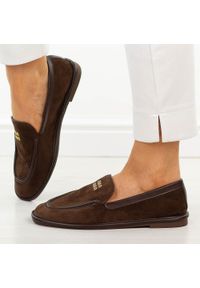 Brązowe mokasyny damskie Vinceza 62271. Okazja: na co dzień. Kolor: brązowy. Materiał: zamsz. Szerokość cholewki: normalna. Sezon: wiosna, lato. Styl: casual, klasyczny, elegancki #1