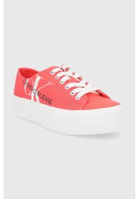 Calvin Klein Jeans Tenisówki damskie kolor różowy. Nosek buta: okrągły. Zapięcie: sznurówki. Kolor: pomarańczowy. Materiał: guma. Obcas: na platformie #3
