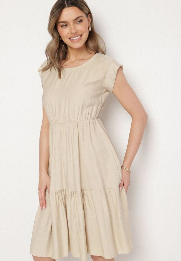 Born2be - Beżowa Wiskozowa Sukienka o Rozkloszowanym Kroju Lizena. Okazja: na imprezę, na co dzień. Kolor: beżowy. Materiał: wiskoza. Sezon: wiosna, lato. Styl: casual, klasyczny