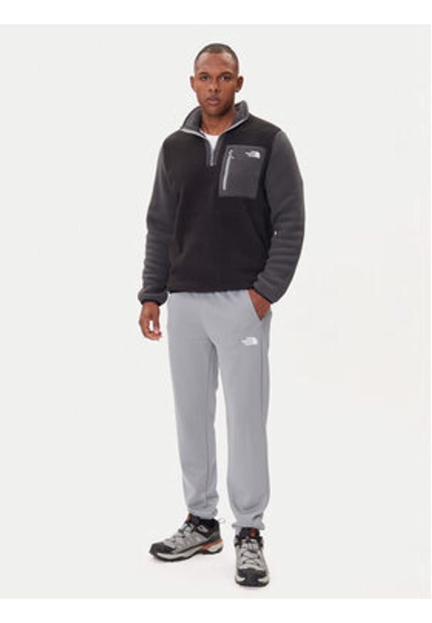 The North Face Polar Yumiori NF0A883S Czarny Regular Fit. Kolor: czarny. Materiał: syntetyk