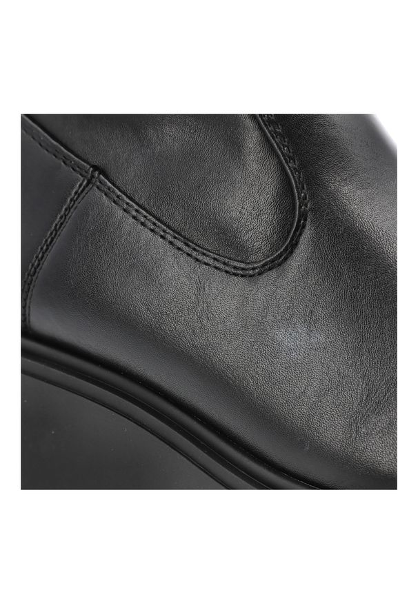 Czarne Botki Maciejka Stylowe Buty Damskie Na Platformie. Okazja: na co dzień. Kolor: czarny. Materiał: skóra. Szerokość cholewki: normalna. Obcas: na platformie. Styl: elegancki