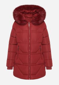 Born2be - Bordowa Pikowana Kurtka z Kapturem z Futerkiem Nenadria. Okazja: na spotkanie biznesowe, do pracy, na co dzień. Typ kołnierza: kaptur. Kolor: czerwony. Materiał: futro. Wzór: aplikacja. Styl: casual, biznesowy #7