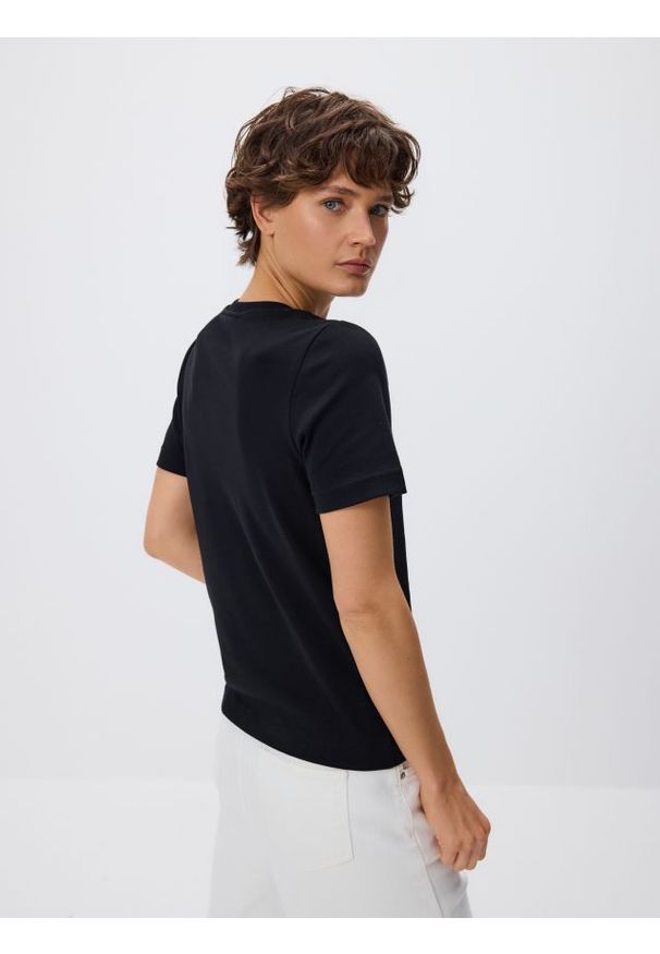 Reserved - T-shirt regular z merceryzowanej bawełny - czarny. Kolor: czarny. Materiał: bawełna