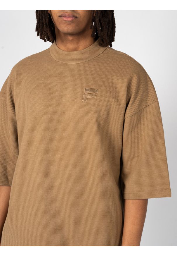 Fila T-shirt "Kimono Oversize" | FAM0305 | Mężczyzna | Brązowy. Kolor: brązowy. Materiał: bawełna