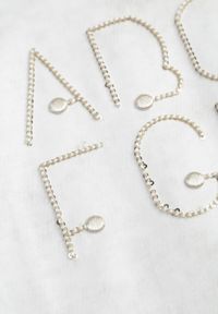 Renee - Biały Bawełniany T-shirt Oversize z Haftowanym Napisem z Cekinami Talomora. Okazja: na imprezę, na co dzień. Kolor: biały. Materiał: bawełna. Wzór: haft, napisy. Styl: rockowy, casual #6