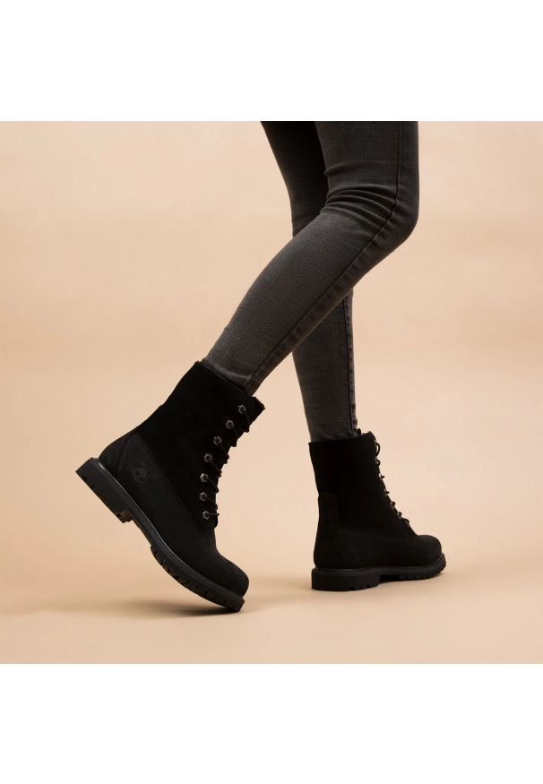 Timberland - TIMBERLAND Authentics Teddy Fleece W Botki damskie. Okazja: na spacer. Zapięcie: sznurówki. Kolor: czarny. Materiał: polar, guma, skóra. Szerokość cholewki: normalna. Sezon: zima. Styl: elegancki, klasyczny