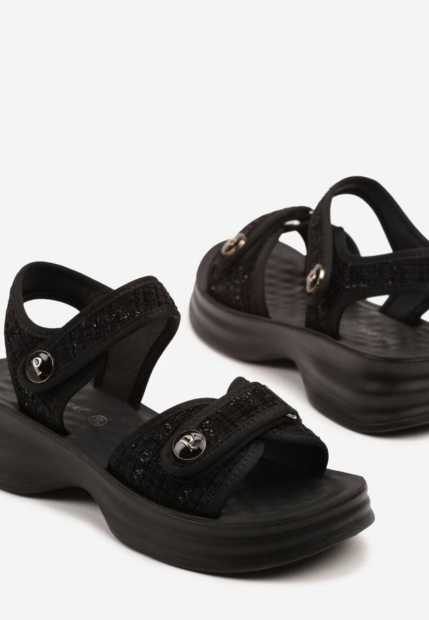 Born2be - Czarne Tweedowe Sandały na Grubej Tłoczonej Podeszwie Odalnna. Okazja: na co dzień. Zapięcie: rzepy. Kolor: czarny. Styl: casual, klasyczny