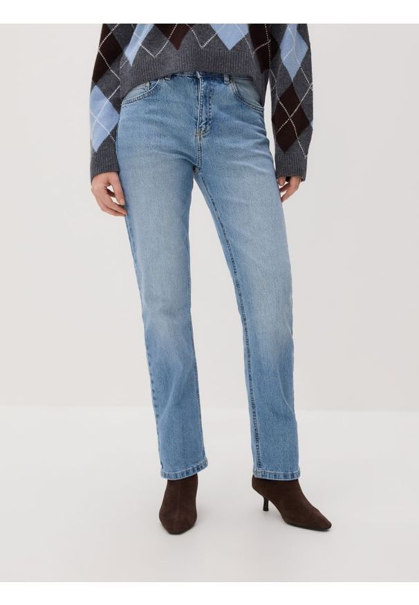 Reserved - Jeansy straight leg - niebieski. Kolor: niebieski