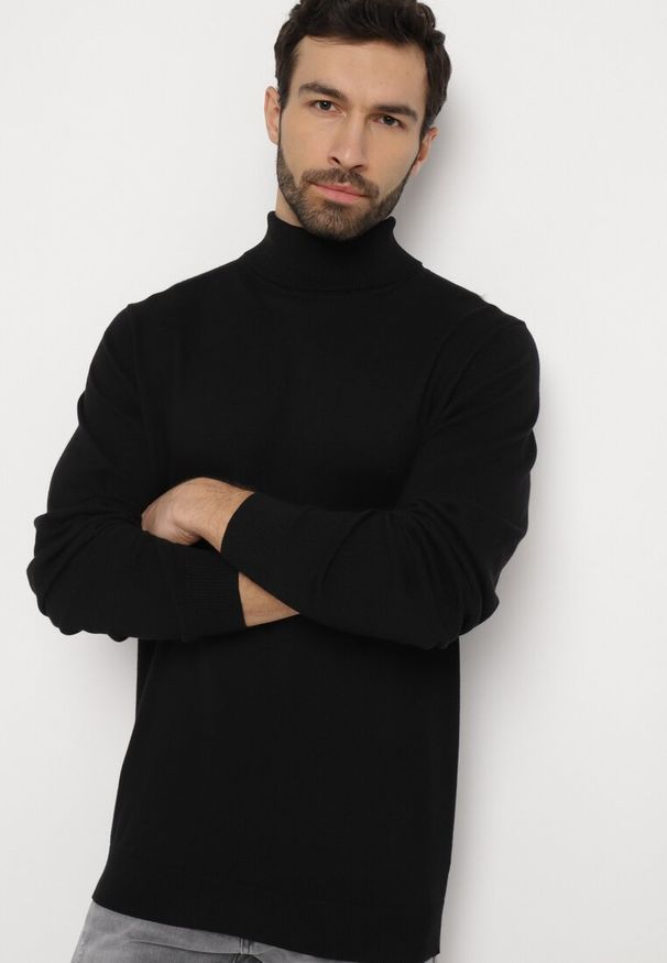 Born2be - Czarny Bawełniany Sweter z Golfem Jarelia. Typ kołnierza: golf. Kolor: czarny. Materiał: bawełna. Styl: klasyczny, elegancki