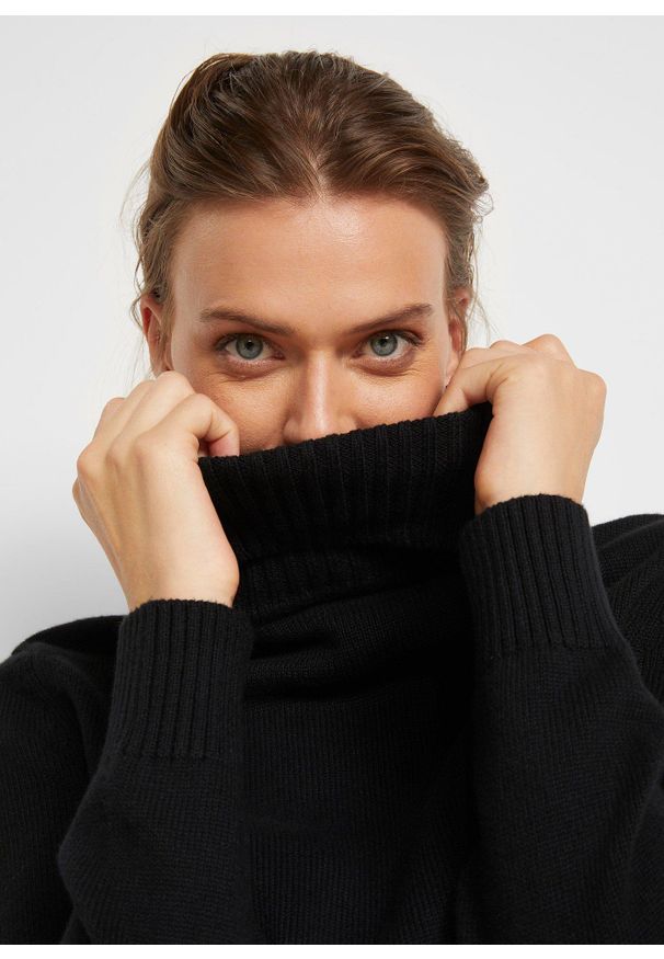 bonprix - Sweter z golfem. Typ kołnierza: golf. Kolor: czarny. Długość rękawa: długi rękaw. Długość: długie. Wzór: prążki. Styl: elegancki