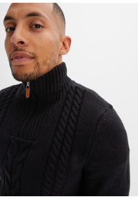bonprix - Sweter z wysokim kołnierzem zapinanym na zamek z grubej dzianiny, we wzór w warkocze. Typ kołnierza: kołnierzyk stójkowy. Kolor: czarny. Materiał: skóra, dzianina