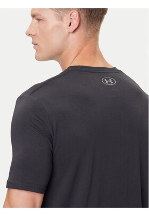 Under Armour T-Shirt 1326799 Czarny Loose Fit. Kolor: czarny. Materiał: syntetyk