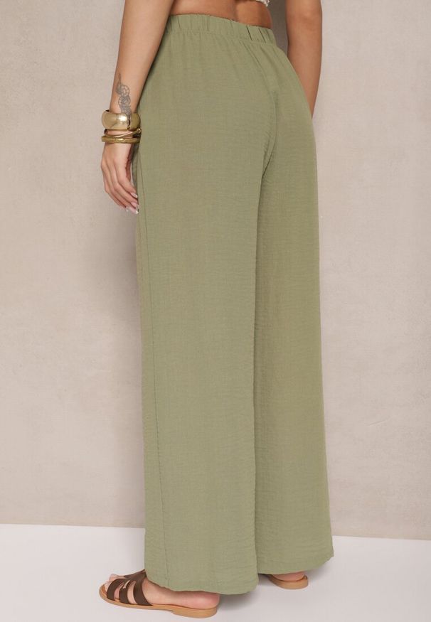 Renee - Ciemnozielone Spodnie Palazzo o Szerokim Kroju High Waist Ollevia. Okazja: na spotkanie biznesowe, na co dzień. Stan: podwyższony. Kolor: zielony. Materiał: jedwab. Wzór: aplikacja. Styl: elegancki, biznesowy, casual