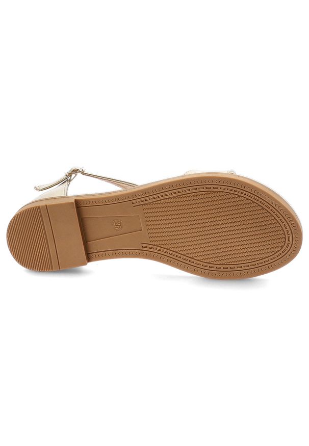 Złote Sandały Filippo Eleganckie Obuwie Damskie. Okazja: na spacer. Zapięcie: pasek. Kolor: złoty. Wzór: aplikacja. Sezon: lato. Obcas: na płaskiej podeszwie. Styl: elegancki