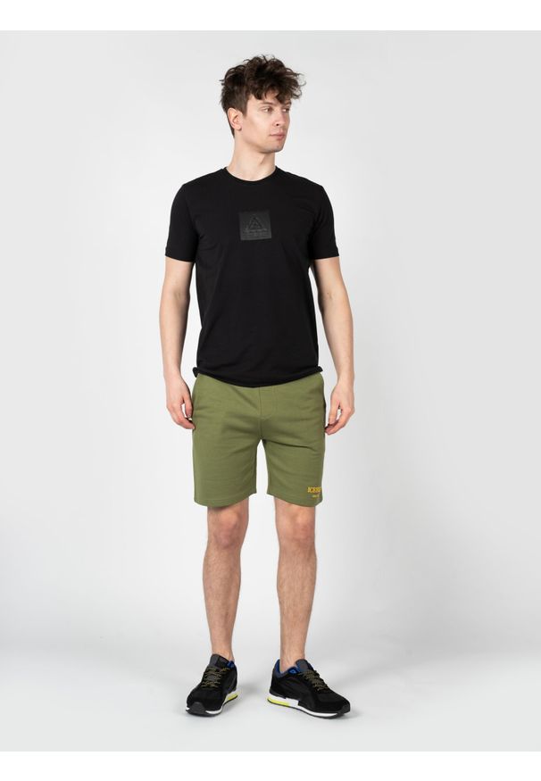 Iceberg Szorty | D0206300 | Mężczyzna | Khaki. Okazja: na co dzień. Kolor: brązowy. Materiał: bawełna. Sezon: lato. Styl: casual