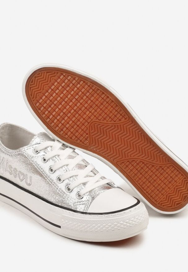 Born2be - Srebrne Trampki pod Kostkę Ozdobione Napisem i Brokatem Terlevia. Okazja: na co dzień. Kolor: srebrny. Materiał: jeans. Wzór: napisy, aplikacja. Styl: glamour, casual
