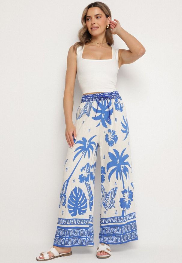 Born2be - Niebieskie Spodnie z Tropikalnym Wzorem i Szerokimi Nogawkami Emivelli. Okazja: na co dzień. Kolor: niebieski. Styl: casual, elegancki