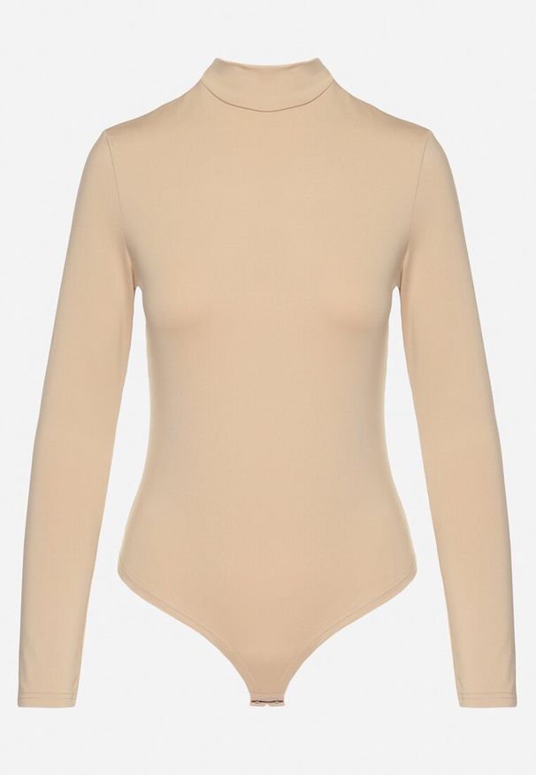 Born2be - Ciemnobeżowe Prążkowane Body z Półgolfem i Dodatkiem Wiskozy Naonaya. Okazja: na co dzień. Kolor: beżowy. Materiał: wiskoza, prążkowany. Styl: elegancki, casual