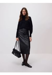 Reserved - Spódnica midi z rozcięciem - czarny. Kolor: czarny. Materiał: skóra #1