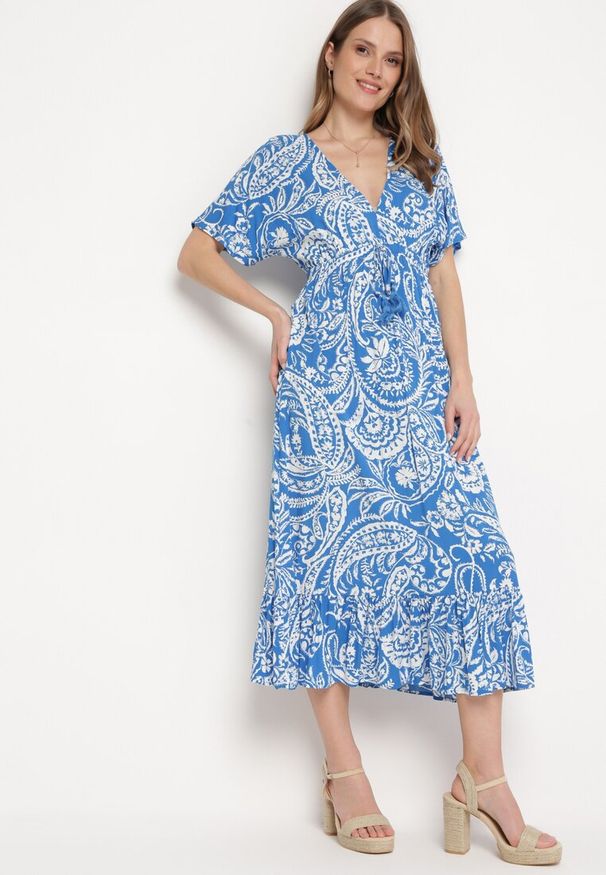 Born2be - Niebieska Sukienka W stylu Boho z Gumką w Pasie i Chwostami Wornima. Kolor: niebieski. Styl: boho